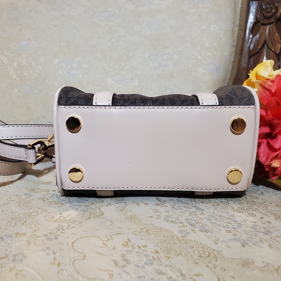 Michael Kors Mini Bag - Picture 5 of 10